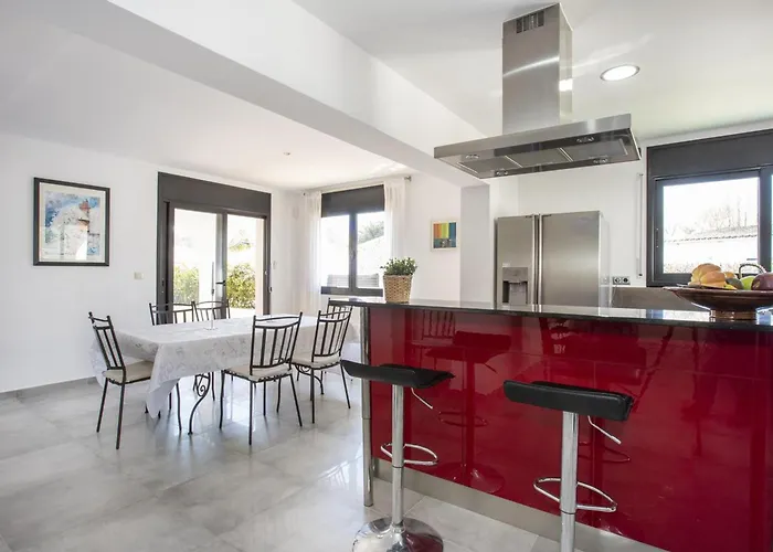 Casa Con Piscina, 5 Dormitorios, Cerca De La Playa Y Centro - Hisp-288-49 * Empuriabrava